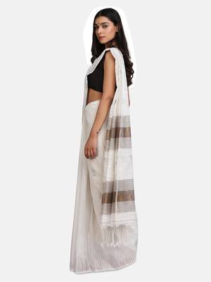 White Triangle Design Hand Weaven Cotton Silk Handloom Saree With Blouse 4