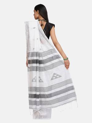 White Triangle Design Hand Weaven Cotton Silk Handloom Saree With Blouse 4