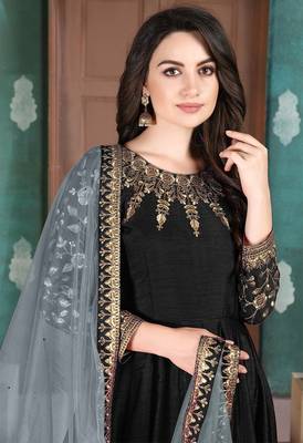 Black embroidered silk blend salwar kameez 2