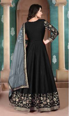 Black embroidered silk blend salwar kameez 3