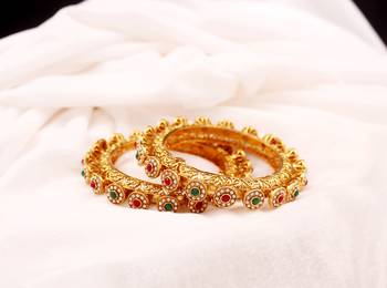 Red bangles-and-bracelets 1