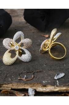 three tone stylish flower pattern classy ring