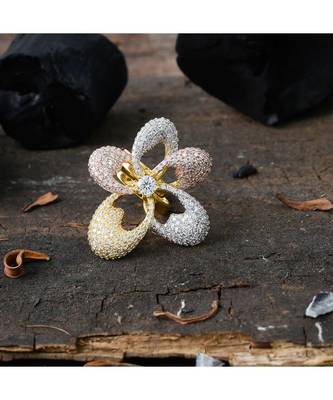 three tone stylish flower pattern classy ring 2