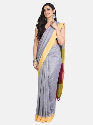 Grey Melange Plain Work Khadi Cotton Handloom Saree With Blouse 1