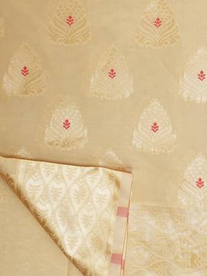 Cream Woven Banarasi Saree With Blouse 3