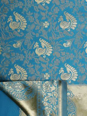 Blue Woven Banarasi Saree With Blouse 3
