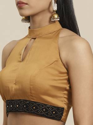 Beige printed velvet saree with blouse 5