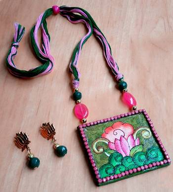 Pink agate necklaces 1