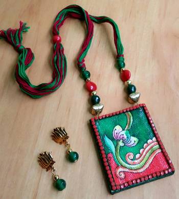 Green agate necklaces 1