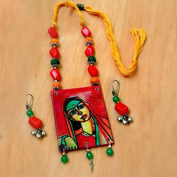 Red agate necklaces 1