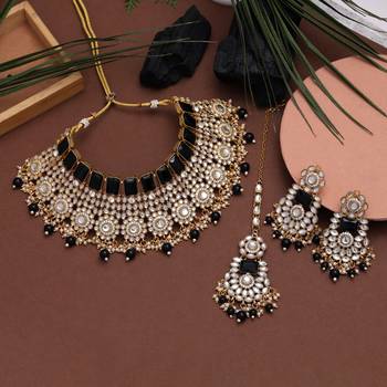 Black necklace-sets 1