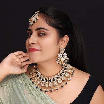 Black necklace-sets 1