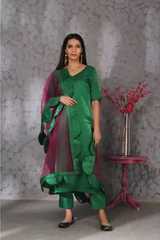 Green  art silk kurta set paired with scalloup duppatta