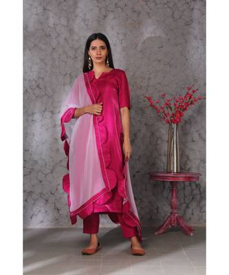 Pink art silk kurta set paired with scalloup duppatta 1