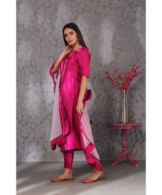 Pink art silk kurta set paired with scalloup duppatta 3