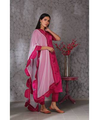 Pink art silk kurta set paired with scalloup duppatta 5