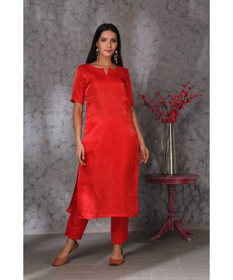 Red art silk kurta set paired with scalloup duppatta 3