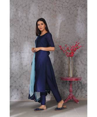 Blue art silk kurta set paired with scalloup duppatta 2