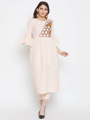 Women Embroidered Kurta Pant Set 1