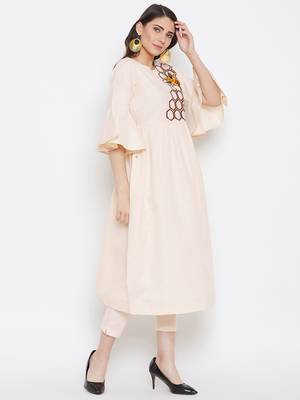 Women Embroidered Kurta Pant Set 2