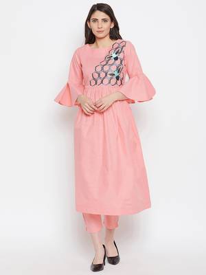 Women Embroidered Kurta Pant Set 1