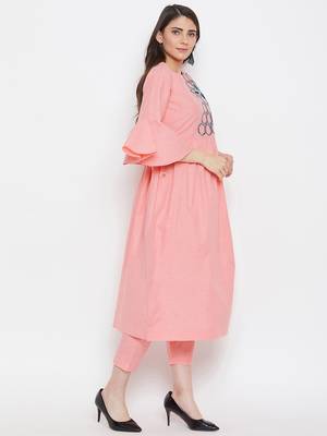 Women Embroidered Kurta Pant Set 2