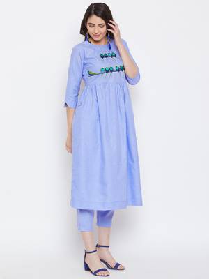 Women Embroidered Kurta Pant Set 2