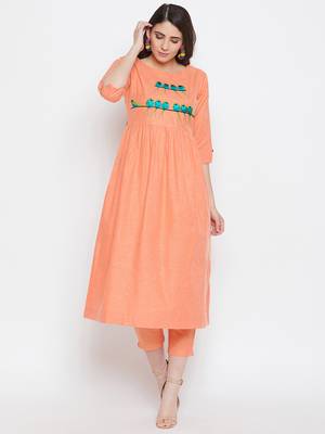 Women Embroidered Kurta Pant Set 1