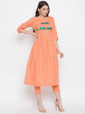 Women Embroidered Kurta Pant Set 2