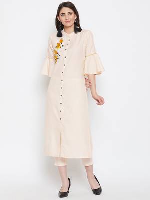 Women Embroidered Kurta Pant Set 1