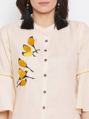 Women Embroidered Kurta Pant Set 4