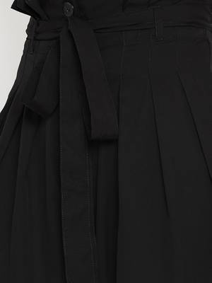 Women Black Pleated Trouser 5