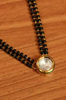 White mangalsutra