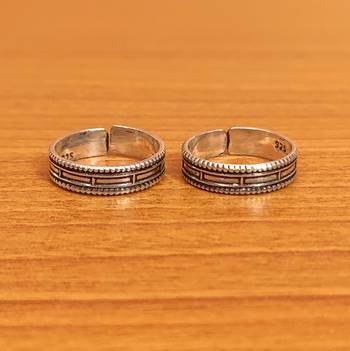 White toe-rings 1