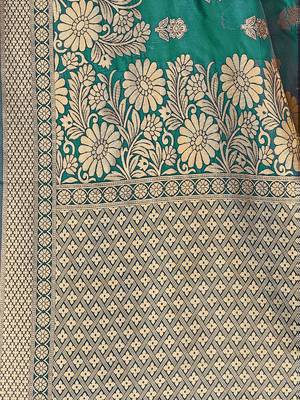 Mehrang Rama Woven Banarasi Silk Saree with Blouse 4