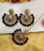 Black pearl maang-tikka