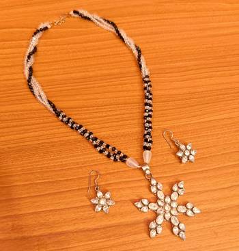 Black necklace-sets 1