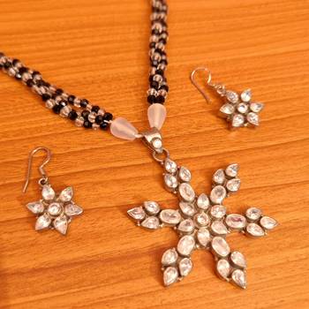 Black necklace-sets 2