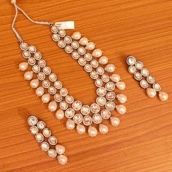 White necklace-sets 1