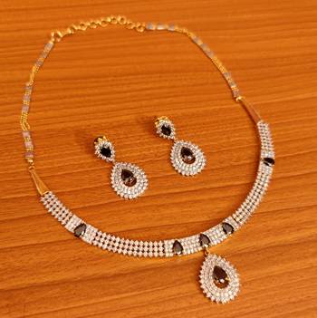 Black necklace-sets 1