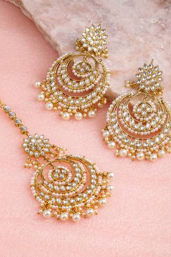 Designer Kundan Stone Bridal Dangler Pearl Stone Earrings Studs With Matching Maang Tikka