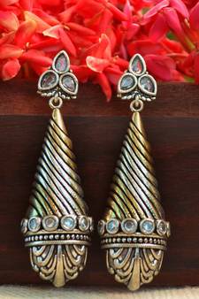 Silver onyx danglers-drops Dual Tone stud earring