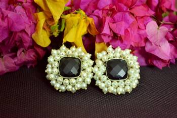 Black bunched pearls onyx stone wedding studs 1