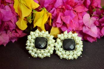 Black bunched pearls onyx stone wedding studs 2
