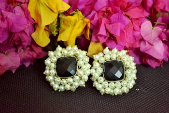 Black bunched pearls onyx stone wedding studs 3