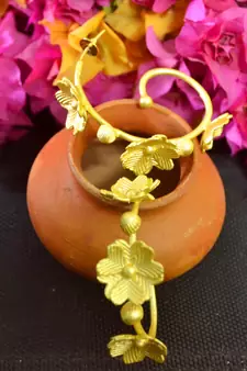  Designer golden Studs earrings