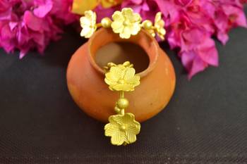  Designer golden Studs earrings 4