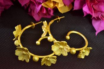  Designer golden studs earrings 5
