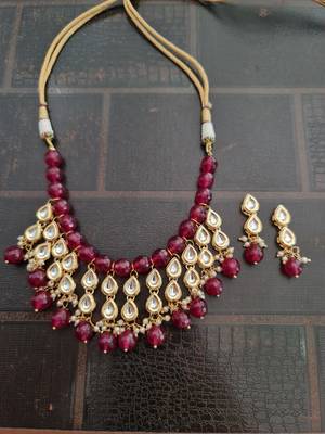 Red necklaces 1