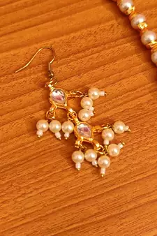 White necklace-sets